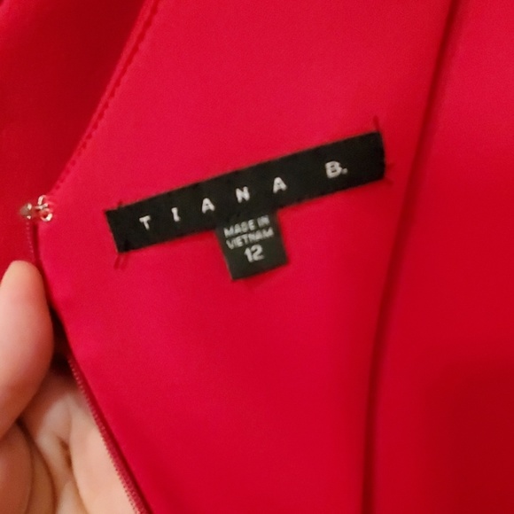 Tiana B. Formal Cocktail Dress Red Black Lace - Picture 4 of 4